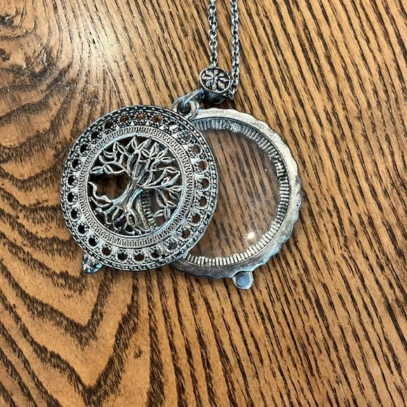 Tree of Life 4x Magnifier Magnifying Glass Sliding Top Magnet Pendant Necklace - Picture 2 of 4